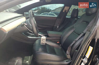 Седан Tesla Model 3 2019 в 