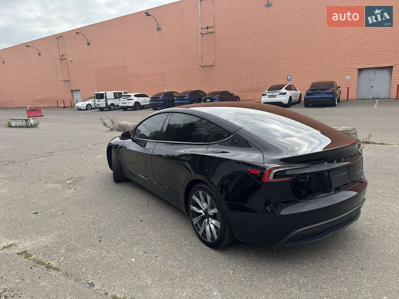 Седан Tesla Model 3 2025 в Киеве