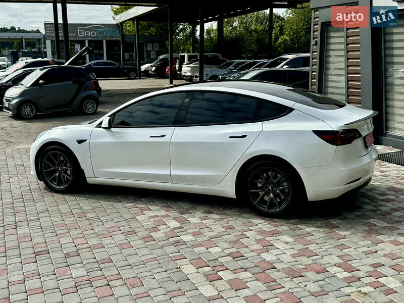 Седан Tesla Model 3 2021 в Виннице