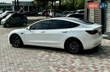 Седан Tesla Model 3 2021 в 