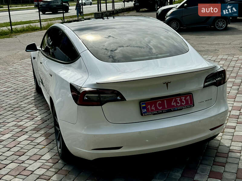 Седан Tesla Model 3 2021 в Виннице