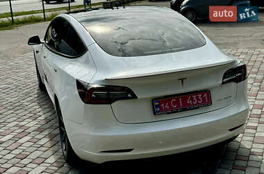 Седан Tesla Model 3 2021 в 