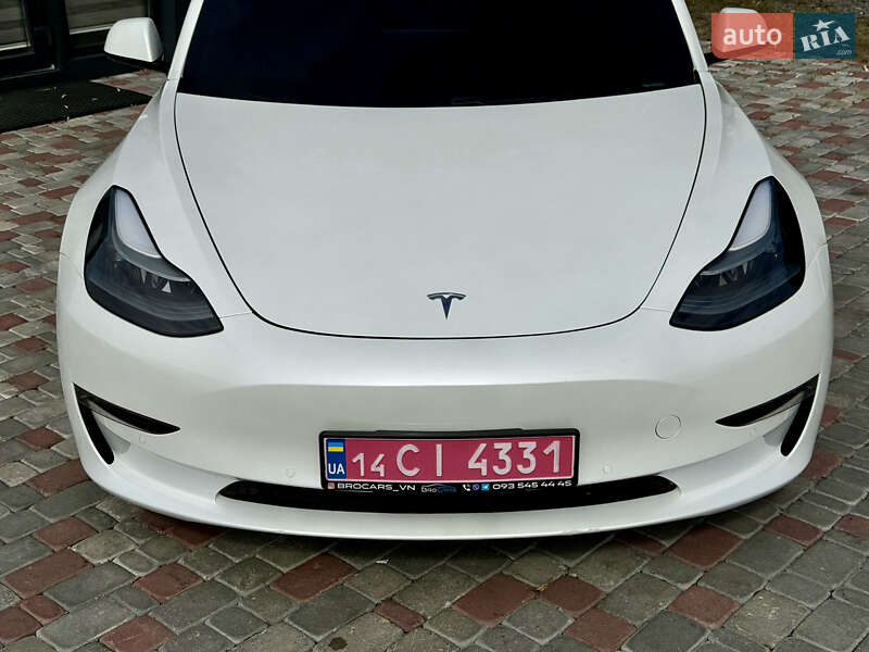 Седан Tesla Model 3 2021 в Виннице