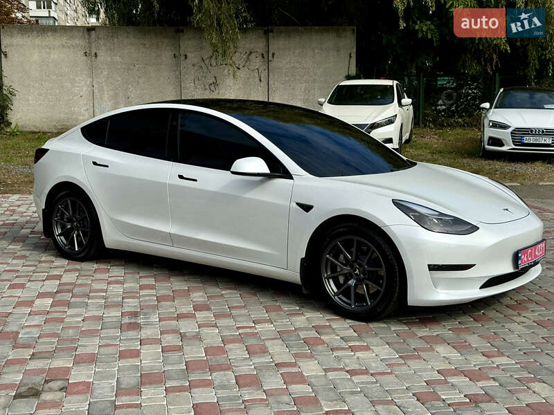 Седан Tesla Model 3 2021 в Виннице