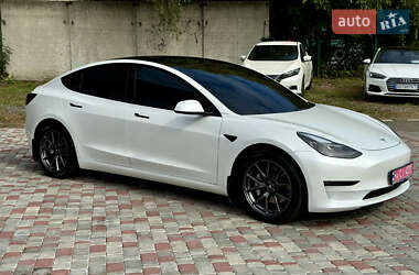 Седан Tesla Model 3 2021 в 
