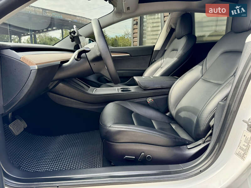 Седан Tesla Model 3 2021 в Виннице