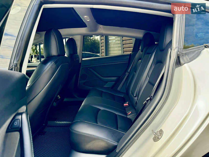 Седан Tesla Model 3 2021 в Виннице