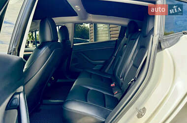 Седан Tesla Model 3 2021 в 