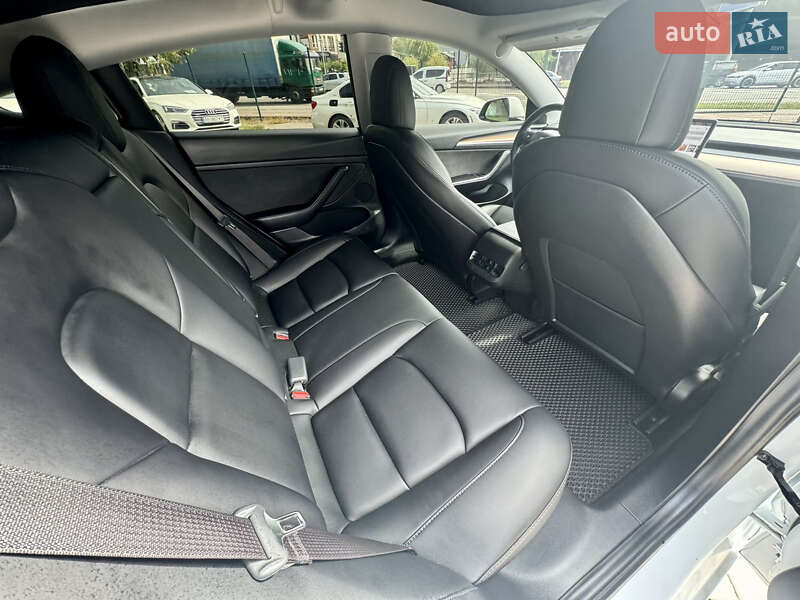 Седан Tesla Model 3 2021 в Виннице