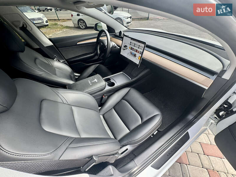 Седан Tesla Model 3 2021 в Виннице