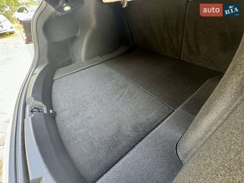 Седан Tesla Model 3 2021 в Виннице