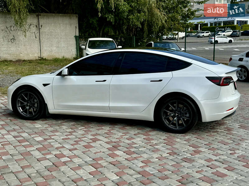 Седан Tesla Model 3 2021 в Виннице