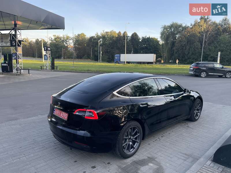 Седан Tesla Model 3 2018 в Львові