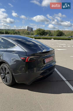 Седан Tesla Model 3 2024 в 