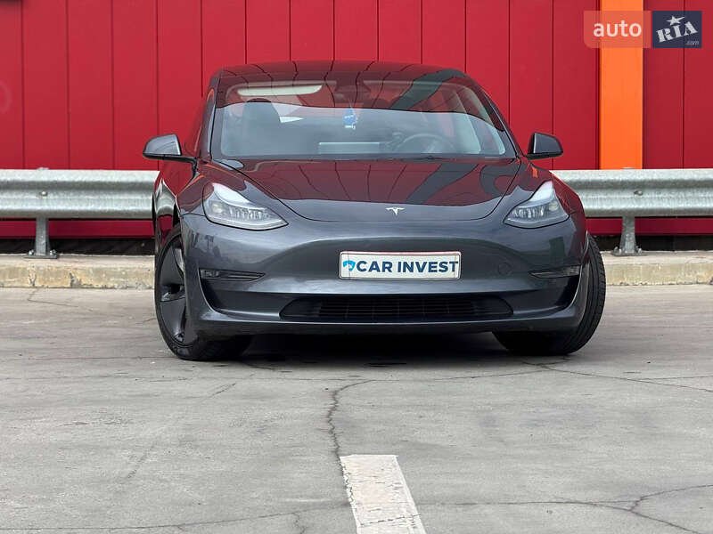 Седан Tesla Model 3 2023 в 