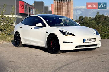 Седан Tesla Model 3 2023 в 