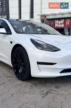 Седан Tesla Model 3 2023 в 