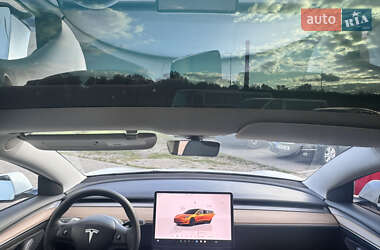 Седан Tesla Model 3 2023 в 