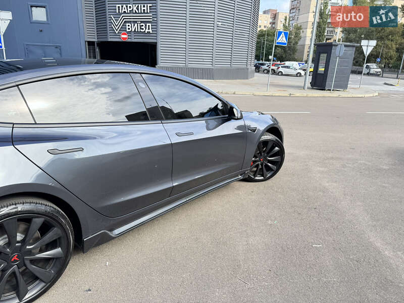 Седан Tesla Model 3 2019 в Києві