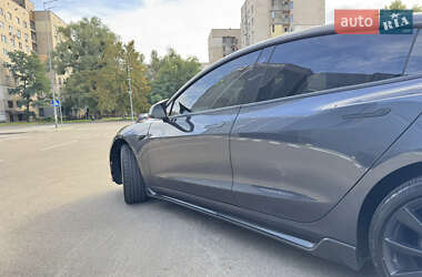 Седан Tesla Model 3 2019 в 
