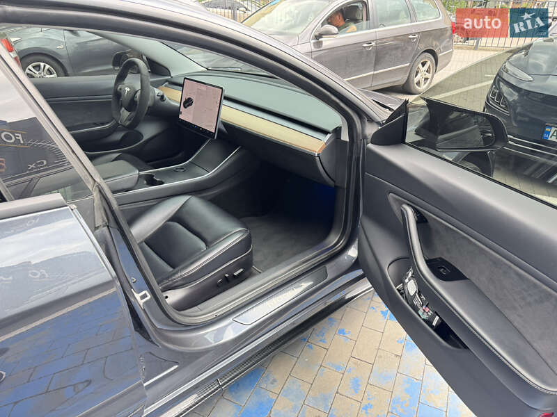 Седан Tesla Model 3 2019 в Києві