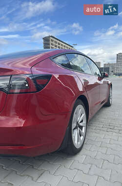 Седан Tesla Model 3 2021 в 