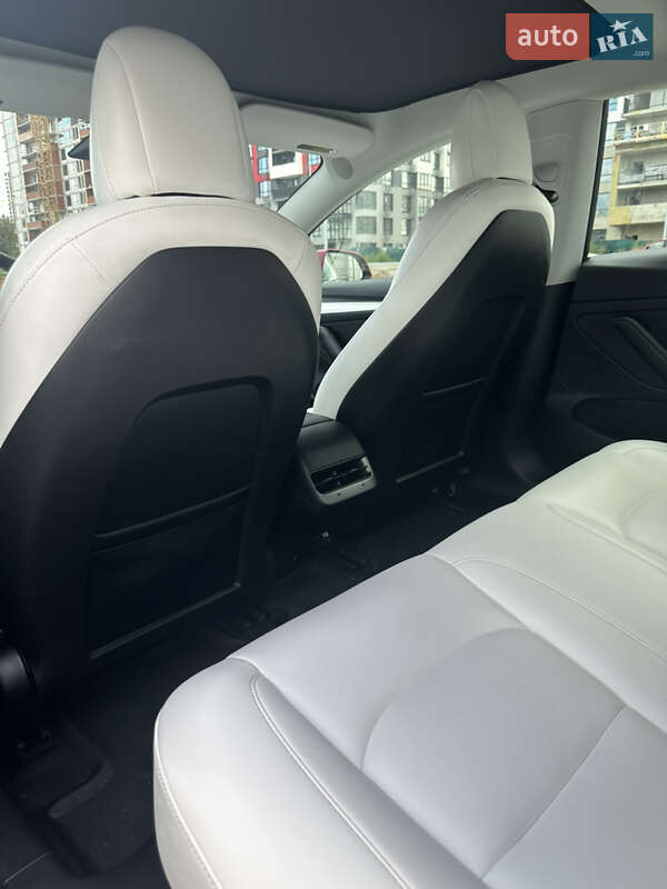 Седан Tesla Model 3 2021 в Ірпені