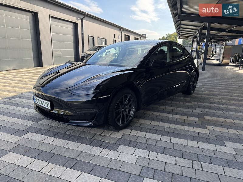 Седан Tesla Model 3 2021 в Львове