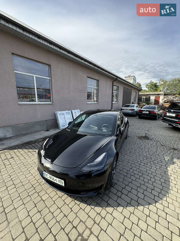 Седан Tesla Model 3 2021 в Львове