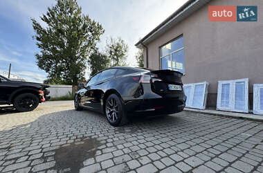 Седан Tesla Model 3 2021 в 