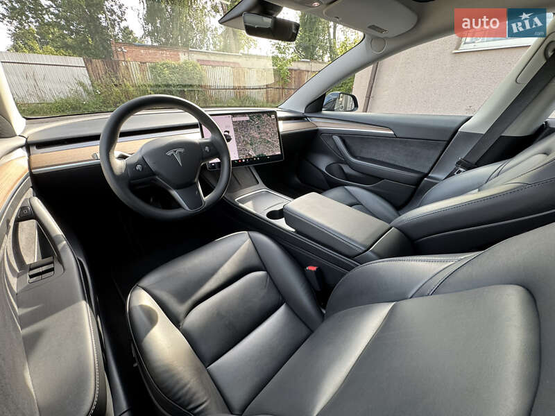 Седан Tesla Model 3 2021 в Львове