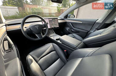 Седан Tesla Model 3 2021 в 