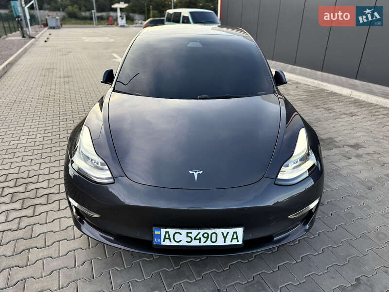 Седан Tesla Model 3 2021 в Кривом Роге