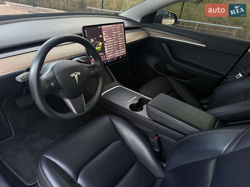 Седан Tesla Model 3 2021 в Кривом Роге