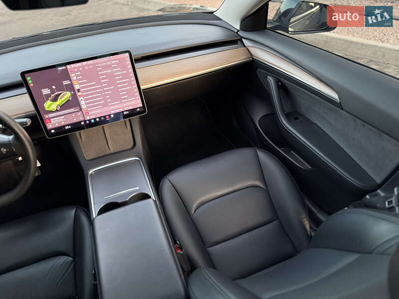 Седан Tesla Model 3 2021 в Кривом Роге