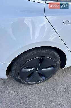 Седан Tesla Model 3 2020 в 
