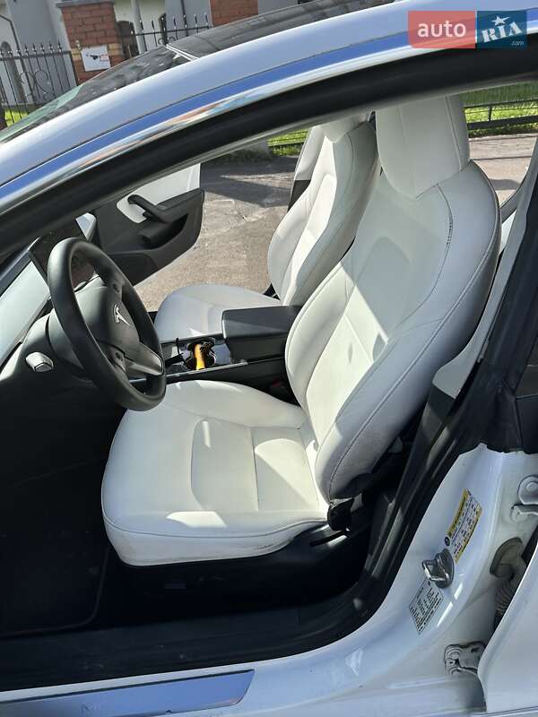 Седан Tesla Model 3 2020 в Бориславе