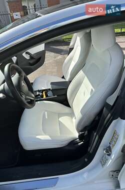 Седан Tesla Model 3 2020 в 