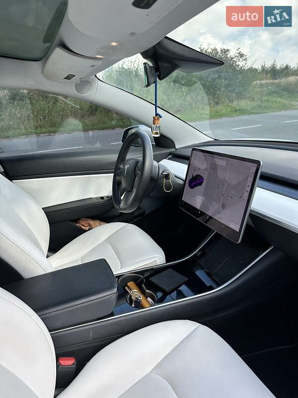 Седан Tesla Model 3 2020 в Бориславе