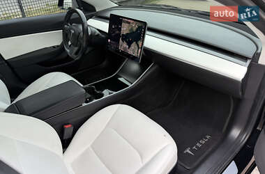 Седан Tesla Model 3 2018 в 