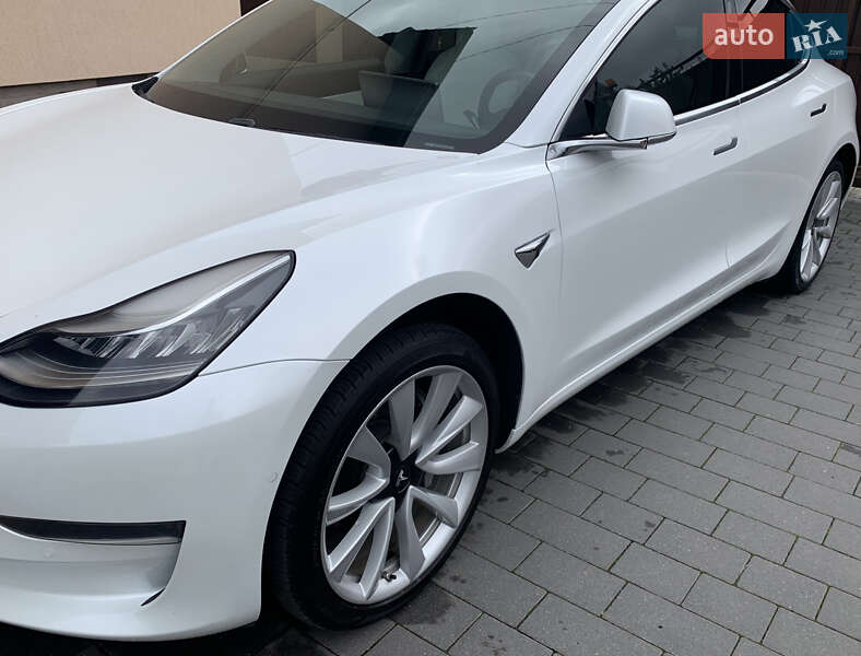Tesla Model 3 2019