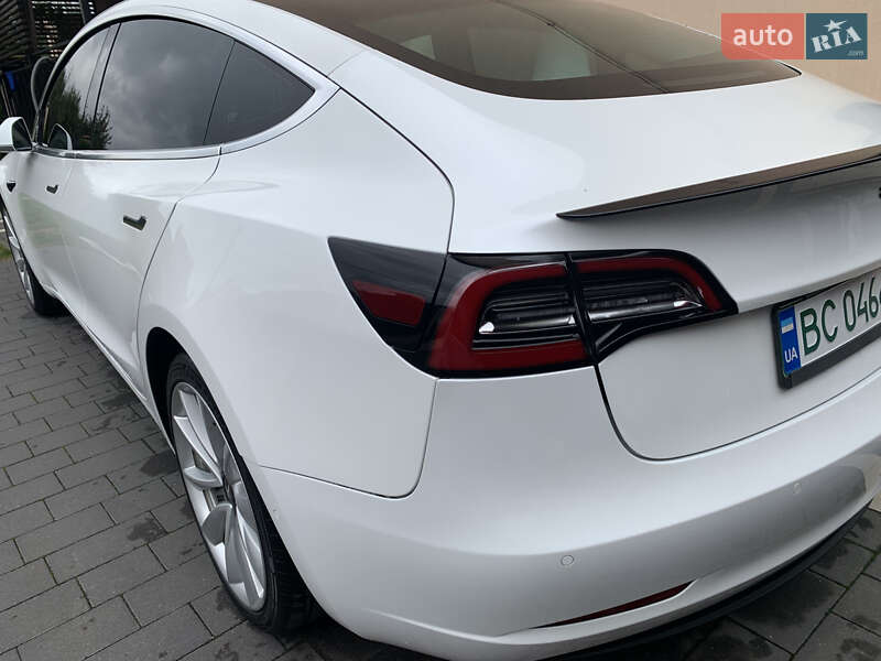 Седан Tesla Model 3 2019 в Львове