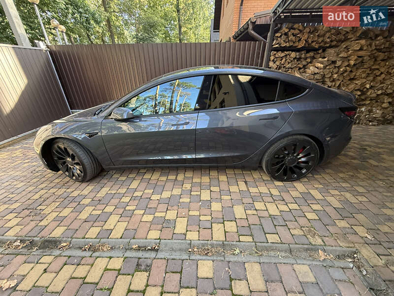 Седан Tesla Model 3 2022 в Буче