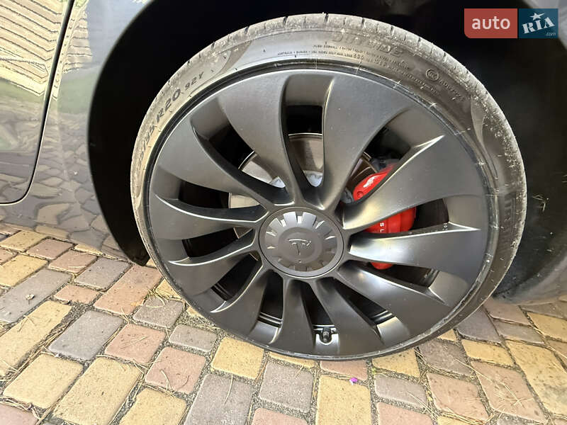 Седан Tesla Model 3 2022 в Буче