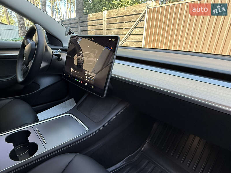 Седан Tesla Model 3 2022 в Буче