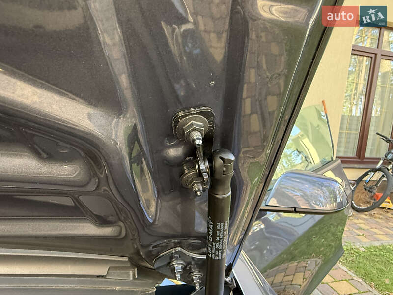 Седан Tesla Model 3 2022 в Буче