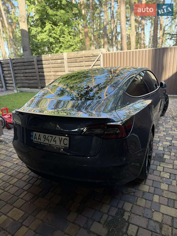 Седан Tesla Model 3 2022 в Буче