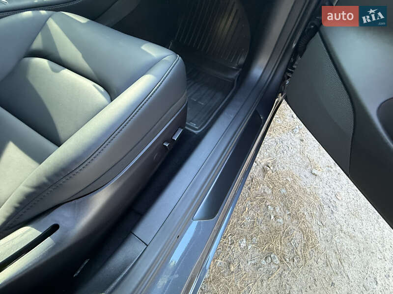 Седан Tesla Model 3 2022 в Буче