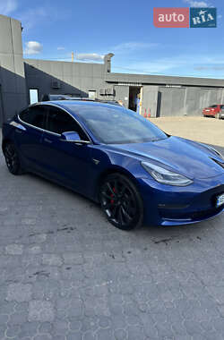 Седан Tesla Model 3 2020 в 