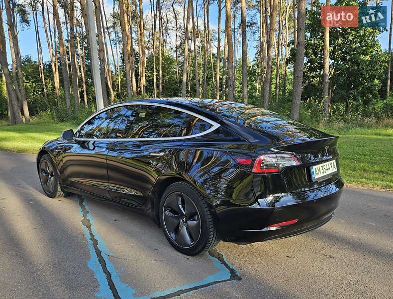 Седан Tesla Model 3 2019 в Житомире